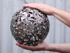 куля із ключів - оригінальна скульптура